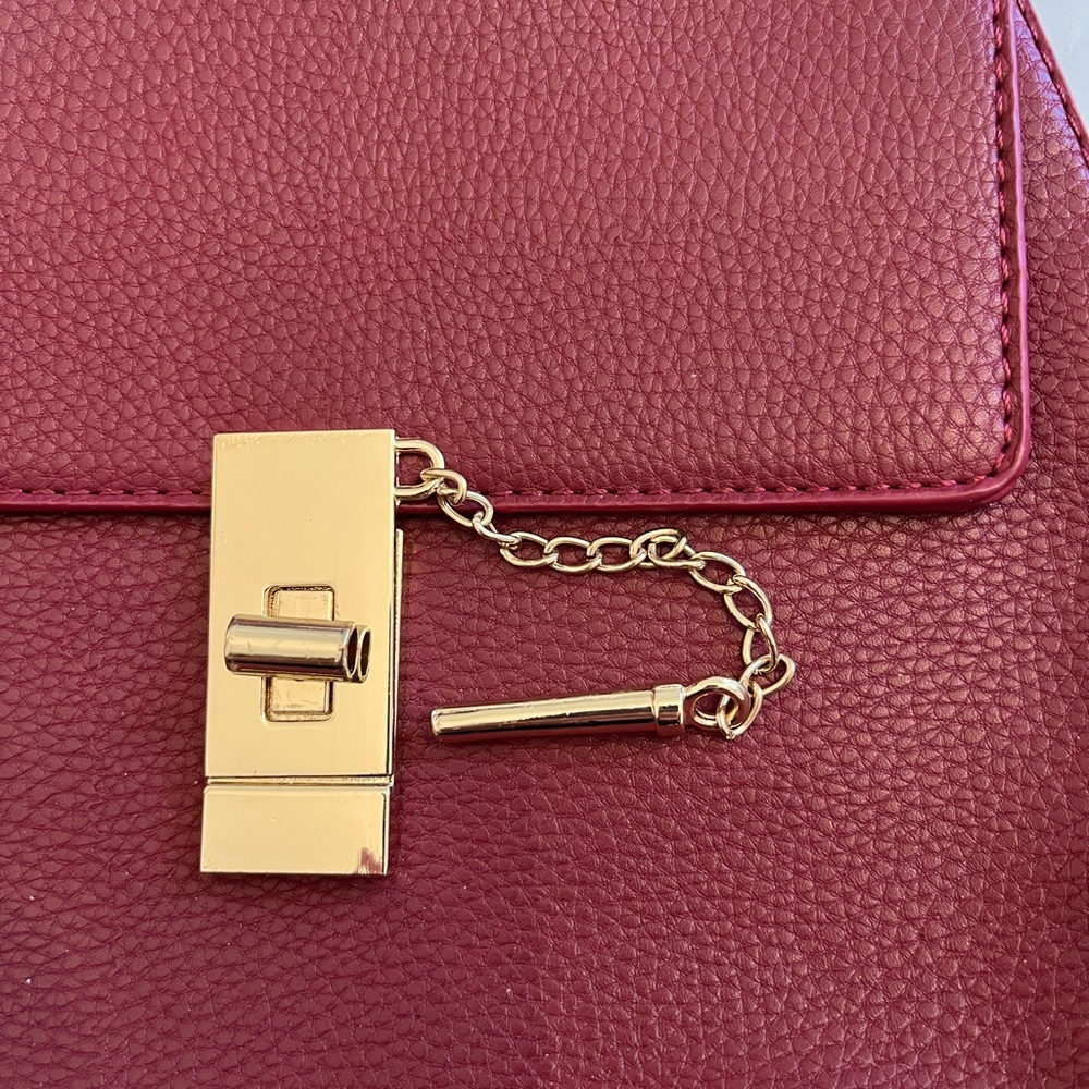 👜🆕 NWOT Karla Hanson Elegant Burgundy Chain Shoulder Bag - Picture 3 of 5